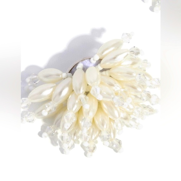 Jewelry - 🔥🤍🔥BEAUTIFUL❗️PAPARAZZI “SUNSET SHOWER” WHITE POST EARRINGS❗️🔥🤍🔥